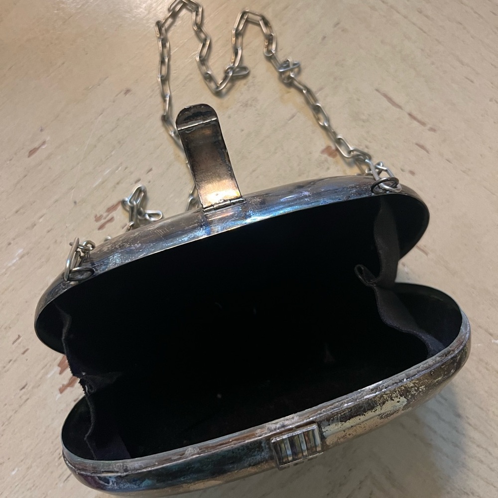 Vintage metal hard clamshell case shoulder purse
